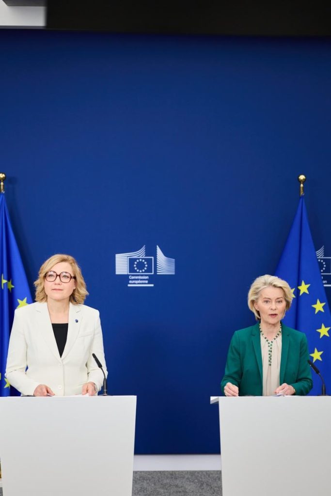 Henna Virkkunen, a sinistra, e Ursula von der Leyen